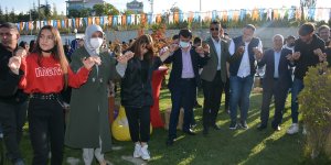 AK Parti Van İl Başkanı Türkmenoğlu, gençlerle bir araya geldi