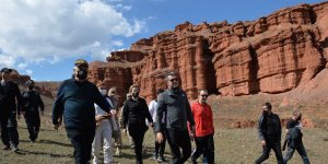 Turistlerin yeni gözdesi Narman Peri Bacaları