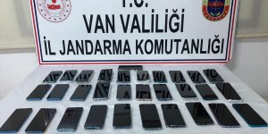Van'da gümrük kaçağı 31 cep telefonu ele geçirildi