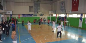 Yüksekova polisinden voleybol ve satranç turnuvası
