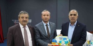 Ağrı'da değerlendirme sınavları kitapçığı öykü kitap seti dağıtım töreni