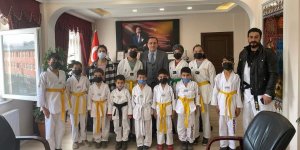 Minik taekwondoculardan Kaymakam Türker'e ziyaret