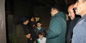 Diyadin Kaymakamlığı evi yanan aileye yardım etti