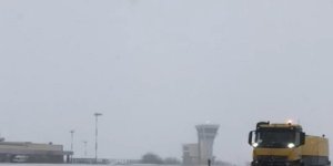 Iğdır'da etkili olan kar yağışı ve sisten dolayı uçak seferleri iptal edildi