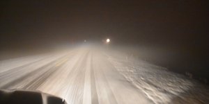 Kars ve Ardahan'da kar yağışı ve buzlanma ulaşımda aksamalara neden oldu