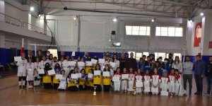 Elazığ'da voleybol müsabakaları tamamlandı