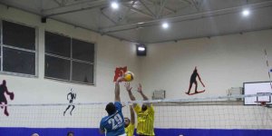 Ağrı'da öğretmenler arası voleybol ile masa tenisi turnuvaları tamamlandı