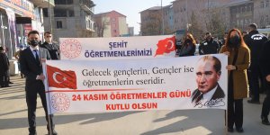 Yüksekova'da öğretmenler şehit meslektaşları için yürüdü