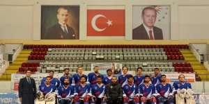 Buz hokeyinde dadaş rüzgarı