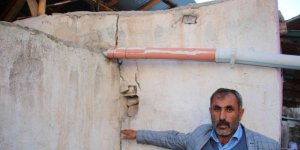 Depremden zarar gören evine yardım istedi