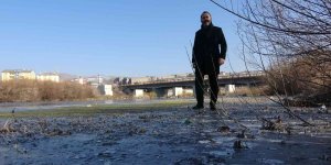 Kura Nehri'nin yüzeyi buz tuttu