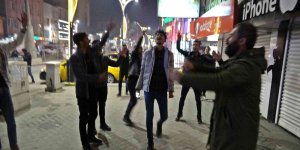 Yüksekova'da Fenerbahçeliler sevinçlerini sokağa döktü