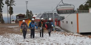 Hazırlıkların tamamlandığı Cıbıltepe Kayak Merkezi'nde kar bekleniyor