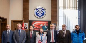 Dünya üçüncüsü kickbokscu Azizoğlu