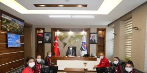 Öksüz başarılı sporcuları ağırladı