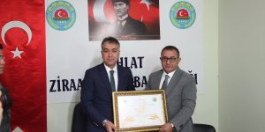 Bitlis Valisi Çağatay'a "Çiftçi Dostu Şeref Belgesi" verildi