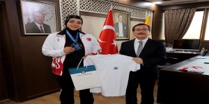 Kick Boks Şampiyonasından dünya 2'nci olarak döndü
