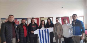 Necatibey Ortaokulu Kız Hentbol Takımı kadrosunu güçlendiriyor