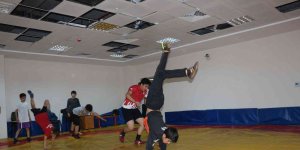 Genç güreşçiler Türkiye Şampiyonası'na hazırlanıyor