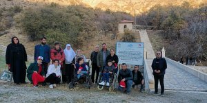 Hakkari Gençlik ve Engelliler Derneği üyeleri Kayme Sarayı ve türbeleri ziyaret etti