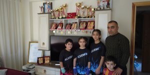 Şampiyon babanın şampiyon çocukları madalya kovalıyor