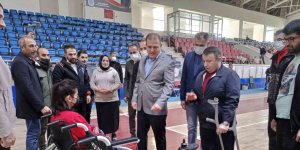 Vali Akbıyık, engellilerin maçını izledi
