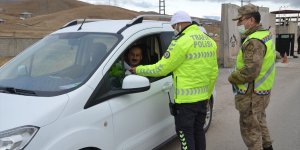 Yüksekova'da emniyet kemeri uygulaması yapıldı