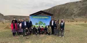 Diyadin'de geleceğe nefes olacak yeni fidanlar toprakla buluştu