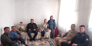 Kaymakam Ülkü eşiyle ev ziyaretlerinde