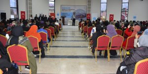 Yazar Hayati İnanç'ın Hakkari'deki söyleşisi ilgi gördü