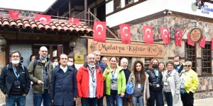 Turist rehberleri Malatya'nın tarihi mekanlarını gezdi