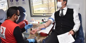 Erzurum İl Emniyet Müdürü Tuncer, farkındalık oluşturmak için kan bağışladı