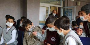 Öğrencilere illüzyon gösterisi