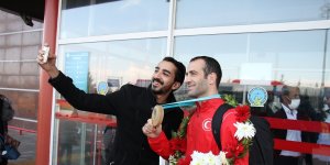 Milli judocu Esenboğa çiçeklerle karşılandı