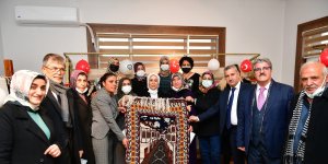 Malatya ve Yeşilyurt'un simgelerinin yer aldığı halılara yoğun ilgi