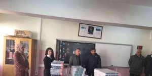 Belde belediyesi, bölgedeki öğrencilerin kitap ihtiyacını karşılamaya devam ediyor