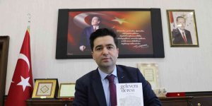 Gündüz kaymakam, gece yazar