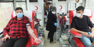 Keban'da Kızılay'ın başlattığı kampanyaya gönüllü kan bağışı