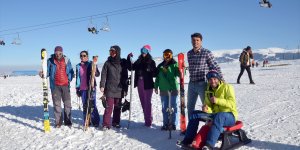 Kayak sezonunu açan Cıbıltepe'ye İran, Irak ve Azerbaycan'dan ilk turist kafileleri geldi