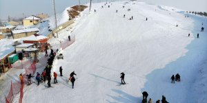 Ağrı'da sezonu erken açan Küpkıran Kayak Merkezi kayakseverleri ağırladı