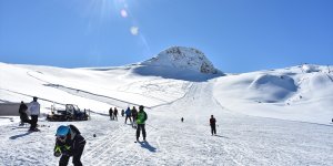 Hakkari'de kayak sezonu açıldı