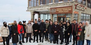 ETÜ ve Büyükşehir Belediyesi iş birliği ile öğrenciler Erzurum'un tarihi mekânlarını gezdi