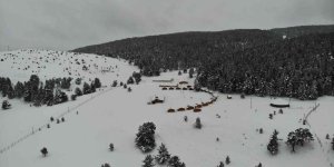 Karla kaplanan ve kartpostallık manzaraya bürünen Dumanlı Tabiat Parkı, havadan görüntülendi