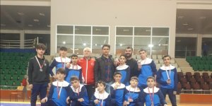ASP güreşçileri madalyaları topladı