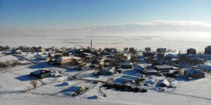 Muş'ta bin 600 rakımlı dağ köyleri kara gömüldü