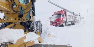 Muradiye'de 15 yerleşim yerinin yolu kapandı