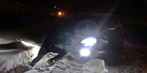 Yüksekova'da yoğun tipi nedeniyle 20 araç mahsur kaldı