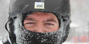 Erzurum'da lapa lapa yağan kar, kimine işkence kimine eğlence oldu