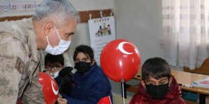 Jandarma ekipleri öğrencilerle bir araya geldi