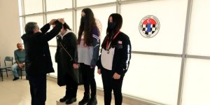 Satrançta dereceye girenlere madalyaları verildi